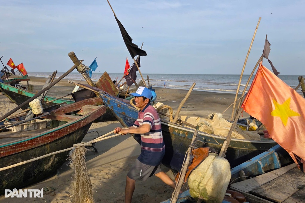 Kinh nghiệm ứng phó của ngư dân trước giờ bão Ragasa đổ bộ - 3 Kinh nghiệm ứng phó của ngư dân trước giờ bão Ragasa đổ bộ - 3