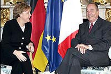 Nữ Thủ tướng Đức chỉ ưa thích một kiểu quần áo