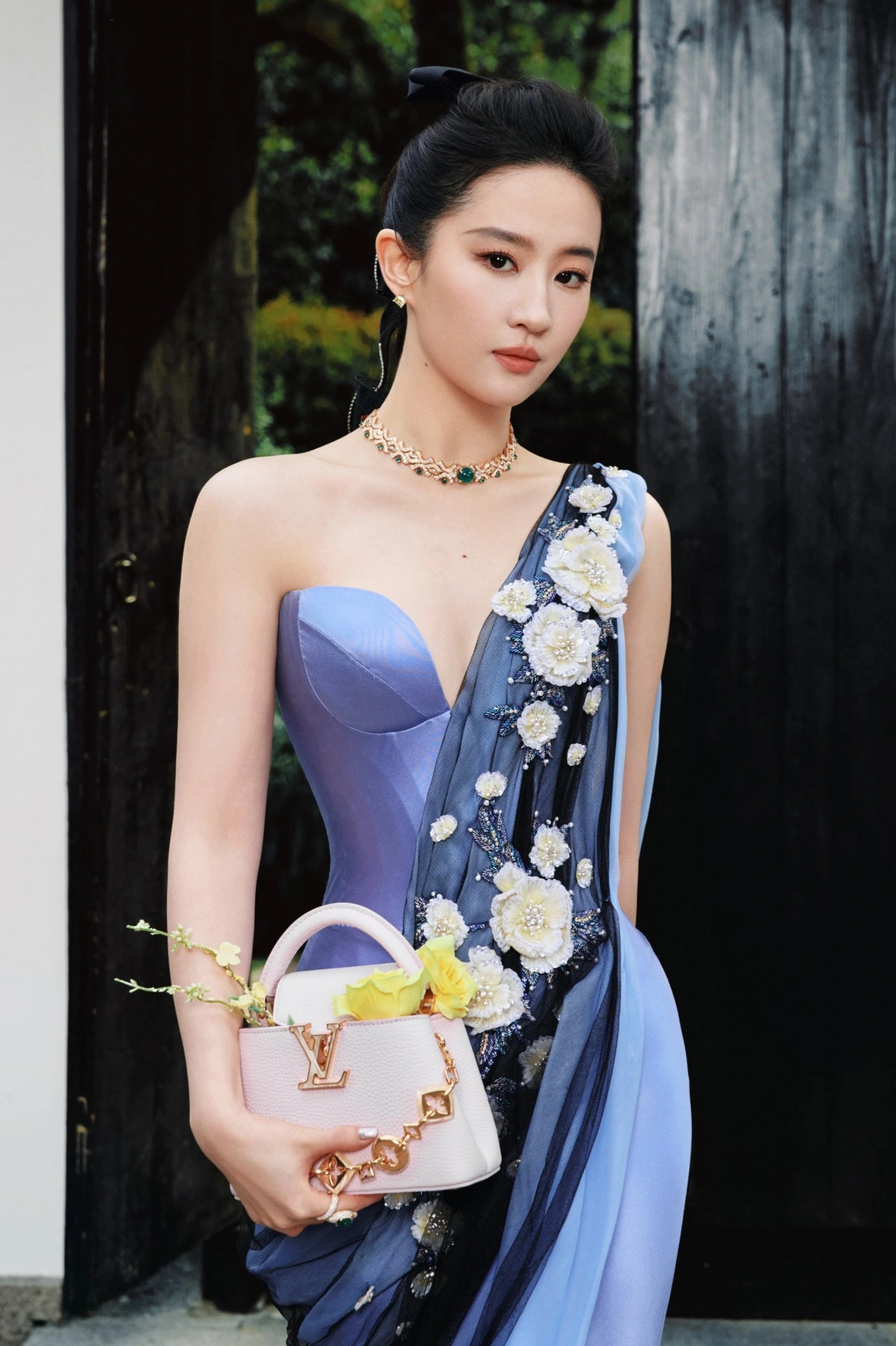 Lưu Diệc Phi ở đỉnh cao nhan sắc, các nghệ sĩ lứa sau thành người hâm mộ - 6 Lưu Diệc Phi ở đỉnh cao nhan sắc, các nghệ sĩ lứa sau thành người hâm mộ - 6