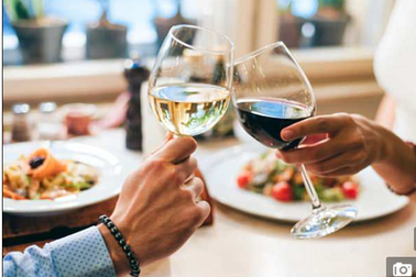 10 ly rượu mỗi tuần có thể giảm 2 năm tuổi thọ