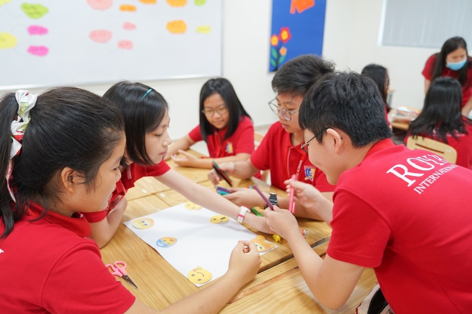 Học sinh tìm hiểu cách “sơ cứu cảm xúc”, phát triển chỉ số EQ - 1 Học sinh tìm hiểu cách “sơ cứu cảm xúc”, phát triển chỉ số EQ - 1