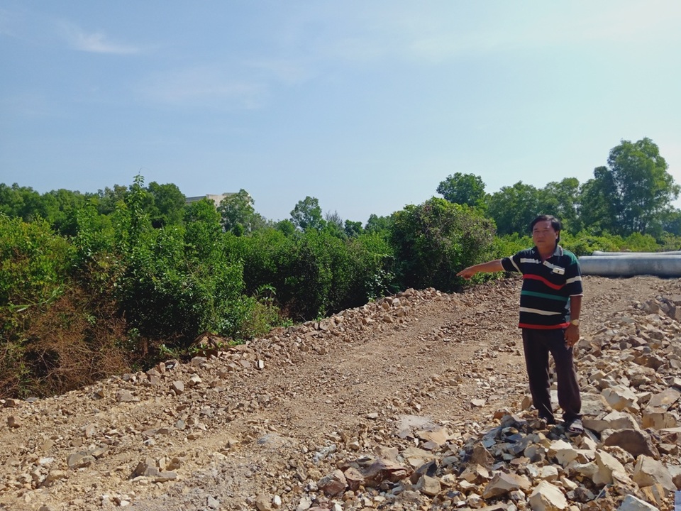 Bài 10: Chủ tịch tỉnh Kiên Giang yêu cầu bồi thường, dân mỏi cổ chờ! - 2 Bài 10: Chủ tịch tỉnh Kiên Giang yêu cầu bồi thường, dân mỏi cổ chờ! - 2