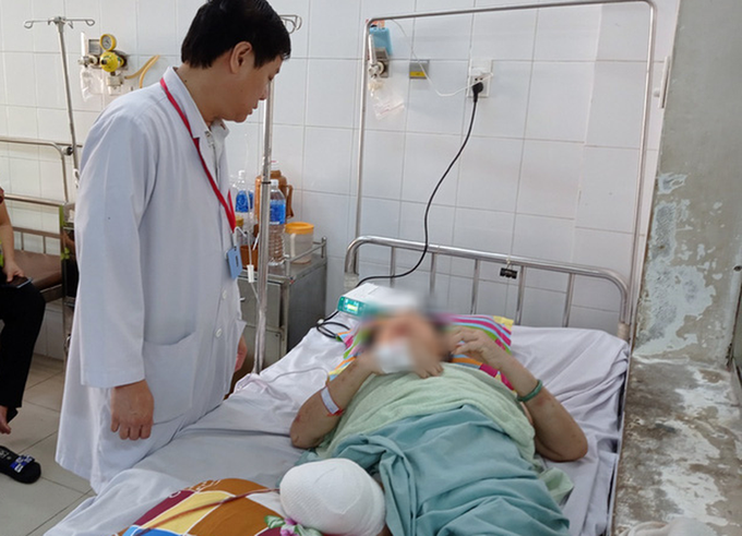 Bà N.T.L đang được theo dõi sức khỏe tại Bệnh viện đa khoa Thống Nhất sau ca phẫu thuật. (Ảnh: Lê Xuân/TTXVN) Bà N.T.L đang được theo dõi sức khỏe tại Bệnh viện đa khoa Thống Nhất sau ca phẫu thuật. (Ảnh: Lê Xuân/TTXVN)