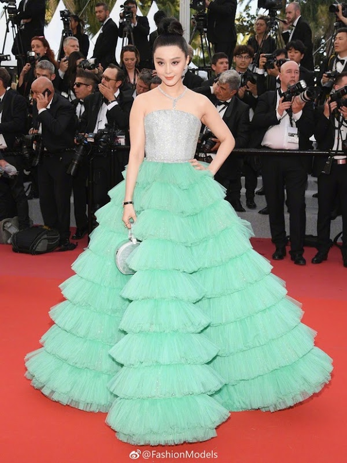Trước Lý Nhã Kỳ, loạt nữ thần châu Á từng oanh tạc thảm đỏ Cannes - 6 Trước Lý Nhã Kỳ, loạt nữ thần châu Á từng oanh tạc thảm đỏ Cannes - 6