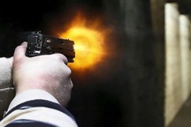 Hà Nội: Truy tìm đối tượng đi xe taxi nổ súng bắn 2 thanh niên