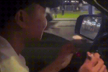 Thanh niên chạy ô tô, đốt pháo ném xuống đường ở trung tâm TPHCM