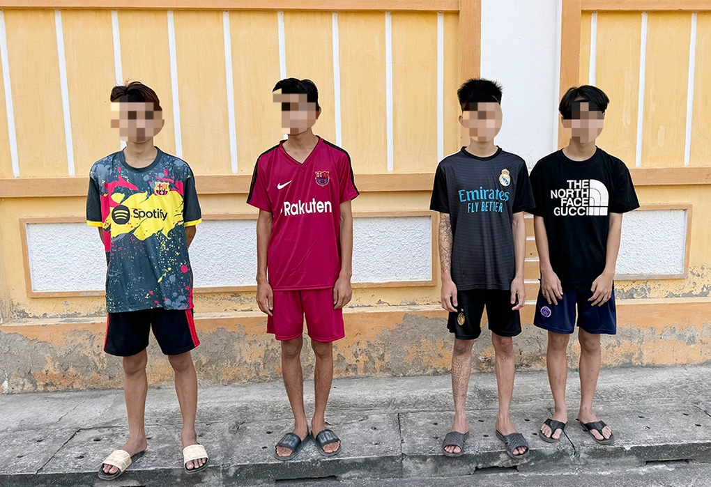 Bắt nhóm thanh niên chém trọng thương người khác vì mâu thuẫn tình cảm - 1 Bắt nhóm thanh niên chém trọng thương người khác vì mâu thuẫn tình cảm - 1