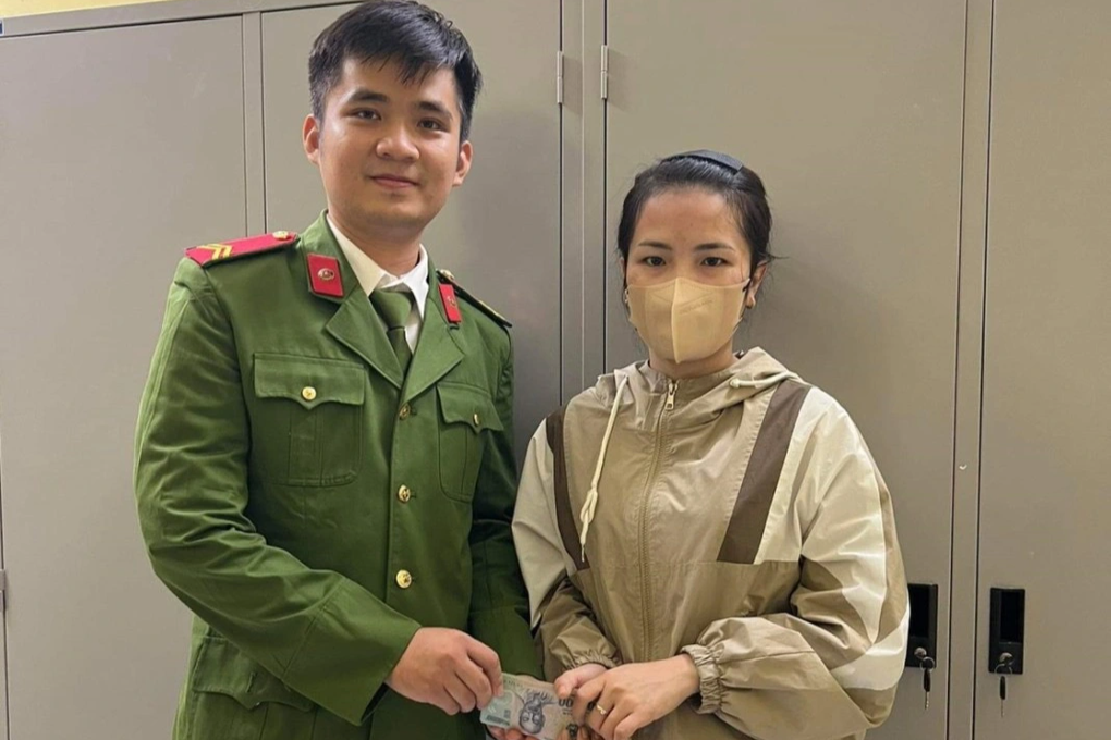 Việc làm ý nghĩa của chiến sĩ công an và lời cảm ơn của cô gái trẻ - 1 Việc làm ý nghĩa của chiến sĩ công an và lời cảm ơn của cô gái trẻ - 1