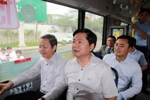 Mở lối đi bộ trên cao vào sảnh Tân Sơn Nhất theo gợi ý của Bí thư Thăng