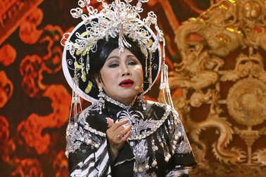 Siu Black “đổ sụp” trên sân khấu sau khi hát cải lương vì quá… run