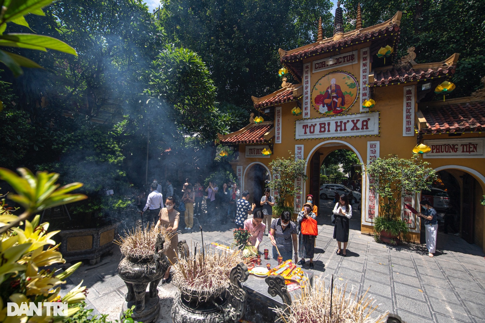 Phủ Tây Hồ vắng vẻ ngày Rằm tháng Bảy - 12 Phủ Tây Hồ vắng vẻ ngày Rằm tháng Bảy - 12