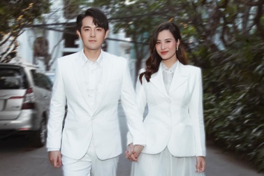 Đông Nhi khoe vóc dáng thon gọn bất ngờ, tình tứ bên Ông Cao Thắng