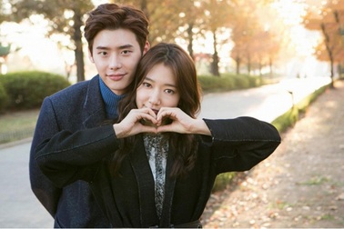 Những mối tình đơm hoa trong làng báo Hàn