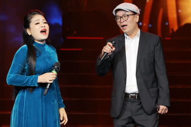 Nhạc sĩ Tuấn Phương làm Anh Thơ bồi hồi nhớ thời cuốc ruộng, mò cua bắt ốc