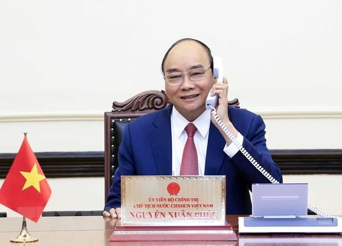 Chủ tịch nước Nguyễn Xuân Phúc điện đàm với tân Tổng thống Hàn Quốc Yoon Suk-yeol