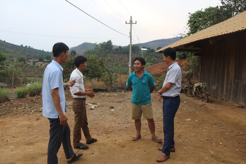 “Nếu không lấy chồng, có lẽ em ấy đã là học sinh giỏi!” - 3 “Nếu không lấy chồng, có lẽ em ấy đã là học sinh giỏi!” - 3