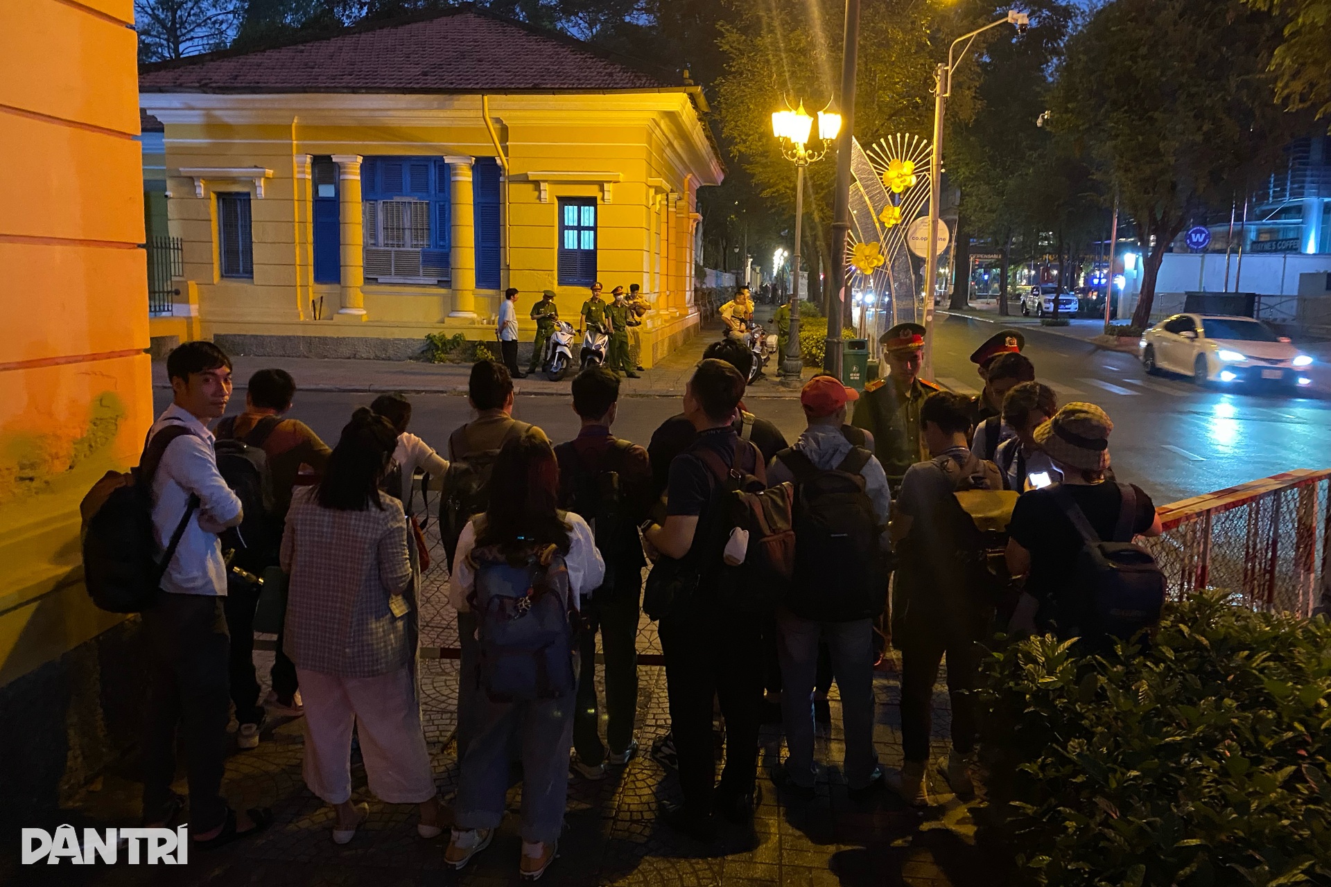An ninh được thắt chặt từ 5h sáng tại phiên tòa Vạn Thịnh Phát - 10