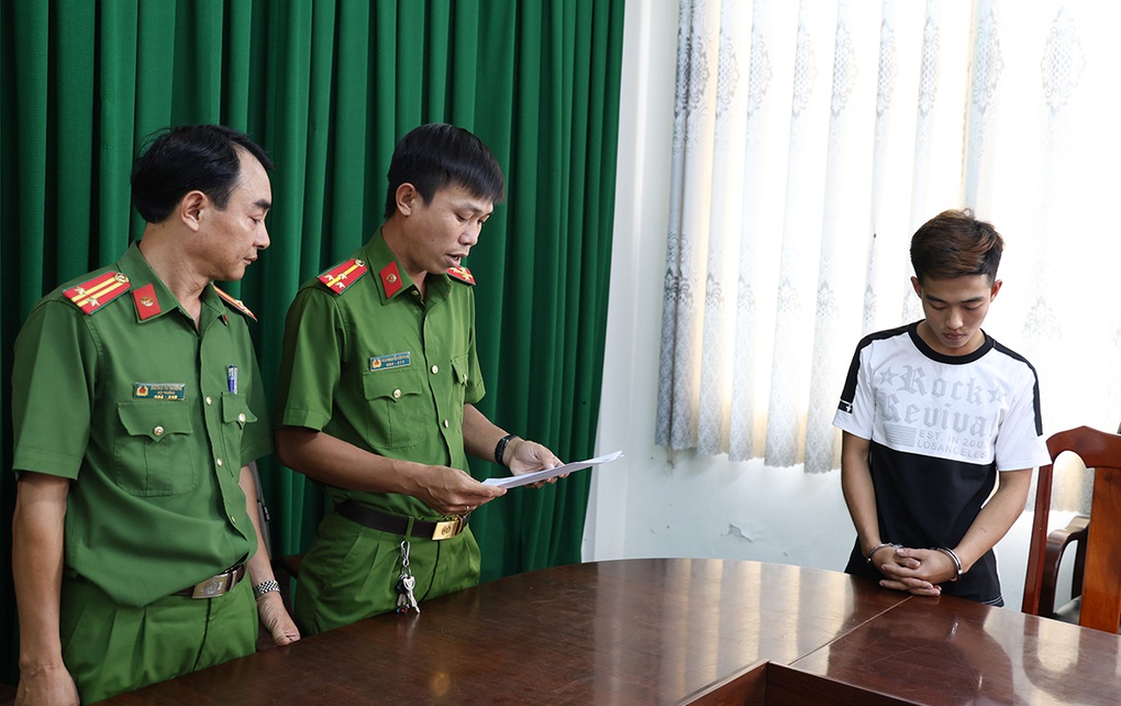 Về quê nghỉ lễ 30/4, bị nhóm thanh thiếu niên đâm chết - 1 Về quê nghỉ lễ 30/4, bị nhóm thanh thiếu niên đâm chết - 1