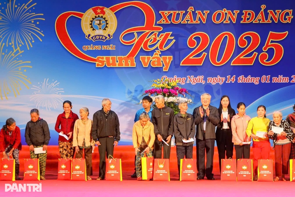 Phó Thủ tướng Nguyễn Hòa Bình dự chương trình Tết sum vầy - Xuân ơn Đảng - 2 Phó Thủ tướng Nguyễn Hòa Bình dự chương trình Tết sum vầy - Xuân ơn Đảng - 2