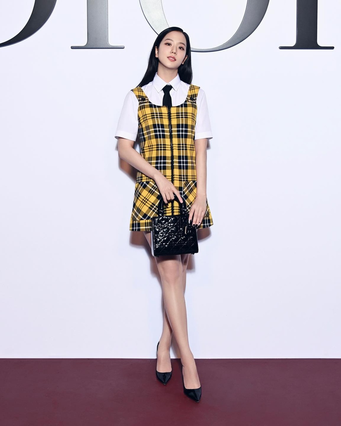 Bà bầu Rihanna mặc váy xuyên thấu đi xem show thời trang - 7 Bà bầu Rihanna mặc váy xuyên thấu đi xem show thời trang - 7