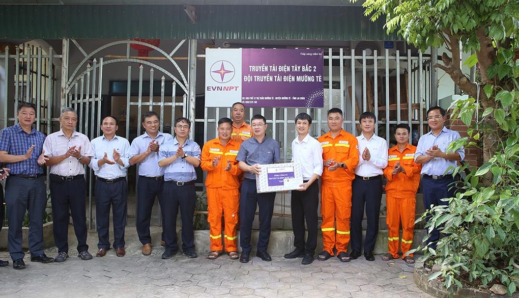 Tổng giám đốc EVNNPT kiểm tra vận hành tại Truyền tải điện Tây Bắc 2 - 5 Tổng giám đốc EVNNPT kiểm tra vận hành tại Truyền tải điện Tây Bắc 2 - 5