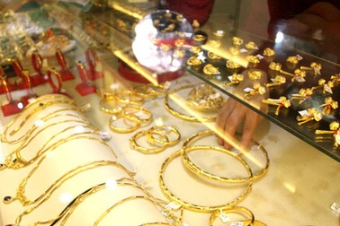 Giá vàng tăng vọt qua mốc 37 triệu đồng/lượng