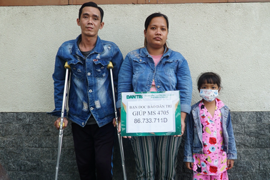 Gia đình vợ tai biến, chồng tai nạn được bạn đọc hỗ trợ gần 90 triệu đồng