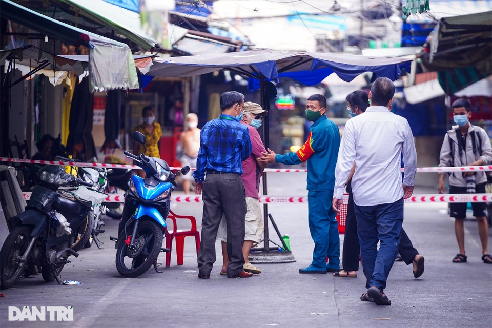 Hai quán ăn ở TP HCM tạm đóng cửa vì ca tái dương tính Covid-19 - 1 Hai quán ăn ở TP HCM tạm đóng cửa vì ca tái dương tính Covid-19 - 1