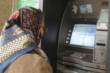 Thu phí ATM - ngân hàng phân trần