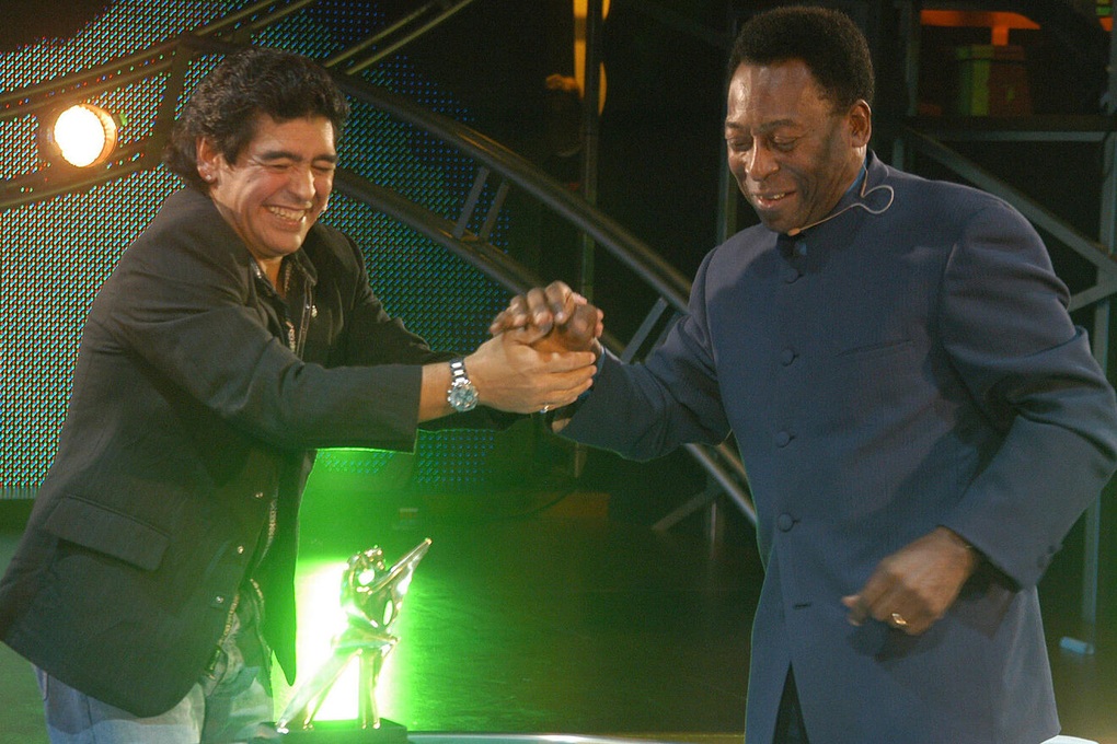 Pele và Maradona: Lời hẹn ước chơi bóng trên Thiên đàng - 1 Pele và Maradona: Lời hẹn ước chơi bóng trên Thiên đàng - 1