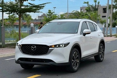Chỉ sau 1 tháng, Mazda CX-5 đã "đòi lại ngôi vương" từ Ford Territory