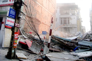 Video toàn cảnh vụ sập nhà 5 tầng tại Hà Nội