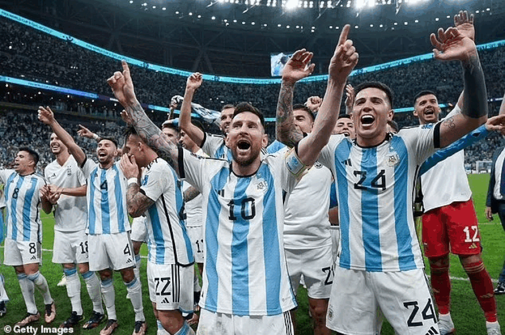 Ánh mắt dịu dàng đốn tim của Messi khi nghe nữ phóng viên khen nức nở - 2 Ánh mắt dịu dàng đốn tim của Messi khi nghe nữ phóng viên khen nức nở - 2