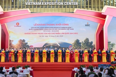 Vingroup được vinh danh "doanh nghiệp tư nhân nộp ngân sách lớn nhất cả nước"