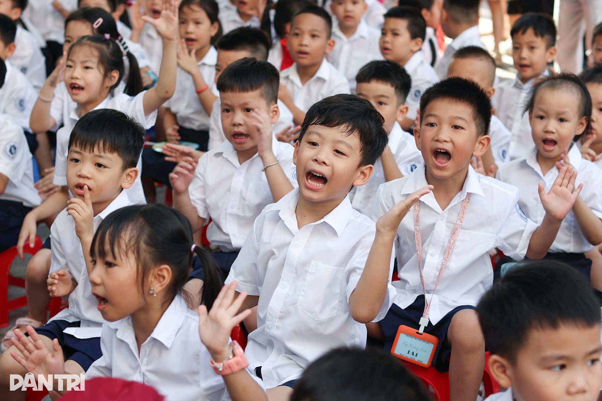 Không khí rộn ràng, hân hoan trong ngày khai giảng trên toàn quốc - 16