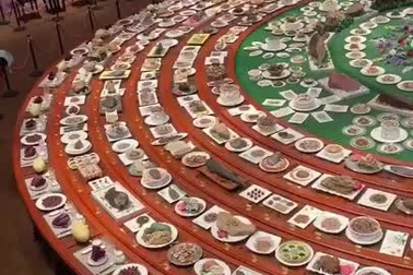 Chiêm ngưỡng bàn yến tiệc triều đình gồm 1088 món trải rộng trên 220m2