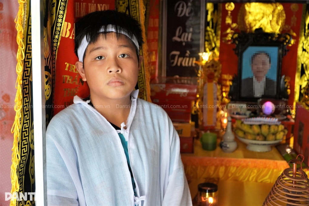 Cậu bé 12 tuổi liên tiếp gánh tang thương và nỗi đau của gia đình - 2 Cậu bé 12 tuổi liên tiếp gánh tang thương và nỗi đau của gia đình - 2