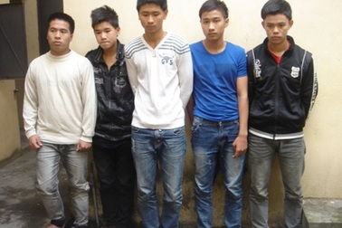 Làm nhục thiếu nữ, cướp điện thoại