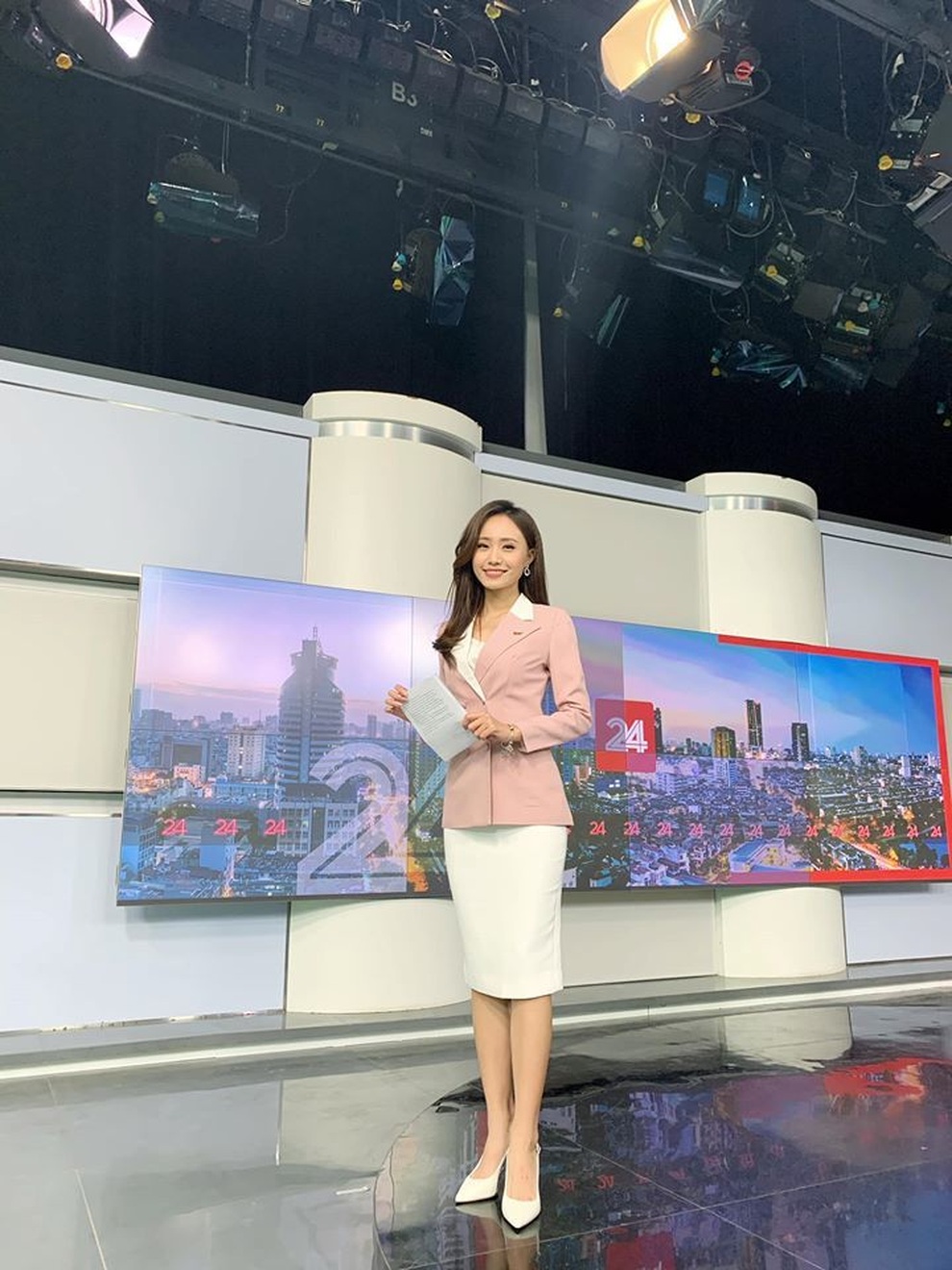 BTV Xuân Anh và 3 từ nói về người làm báo lăn xả, chuyên nghiệp, sáng tạo - 1 BTV Xuân Anh và 3 từ nói về người làm báo lăn xả, chuyên nghiệp, sáng tạo - 1