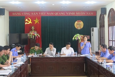 Mời đương sự làm việc bằng điện thoại, Viện trưởng viện kiểm sát nói đúng, luật sư khẳng định sai