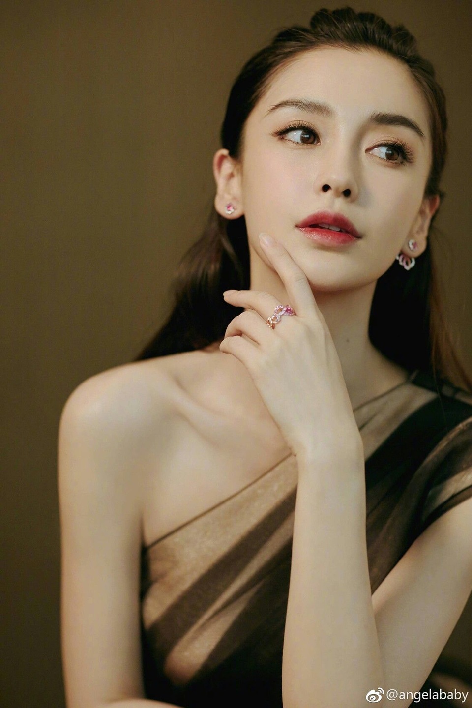 Angelababy phản hồi trước tin đồn Huỳnh Hiểu Minh tái hợp tình cũ - 5 Angelababy phản hồi trước tin đồn Huỳnh Hiểu Minh tái hợp tình cũ - 5
