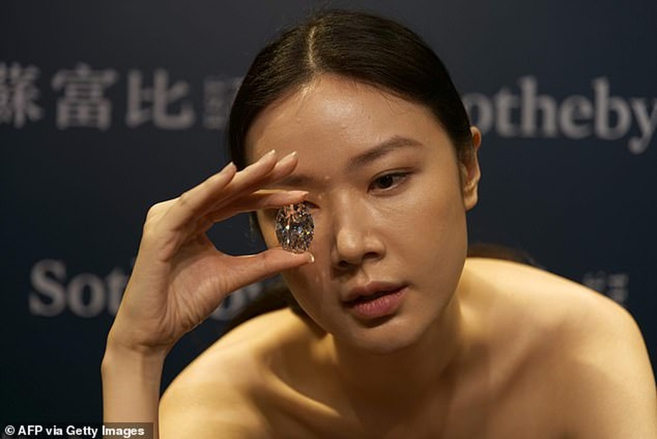 Chiêm ngưỡng viên kim cương “hoàn hảo” nhất thế giới có giá 33 triệu USD - 5 Chiêm ngưỡng viên kim cương “hoàn hảo” nhất thế giới có giá 33 triệu USD - 5
