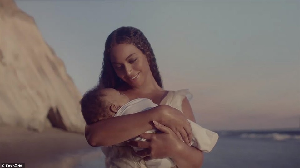 Beyonce gây sốt với hình ảnh đẹp “mãn nhãn” trong album visual mới - 11 Beyonce gây sốt với hình ảnh đẹp “mãn nhãn” trong album visual mới - 11