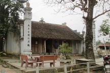 Chuyện về tảng đá in đầu người và bàn tay ở di tích Thành nhà Hồ