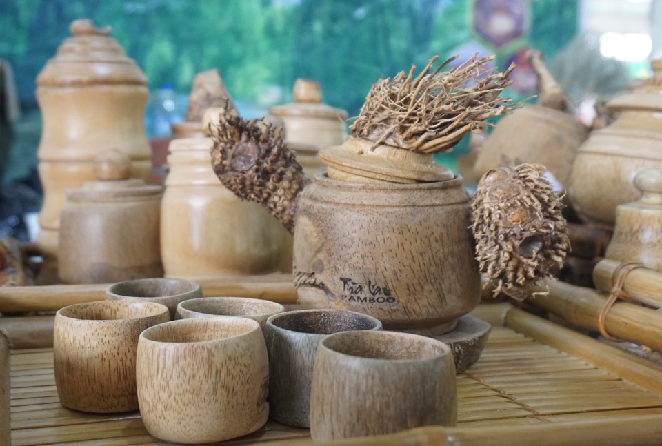 Những người bắt rễ tre đẻ tiền - 3 Những người bắt rễ tre đẻ tiền - 3