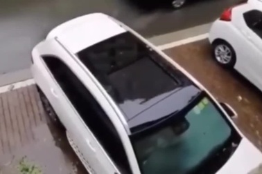 Hậu quả của việc quên đóng cửa sổ trời