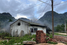 Trạm điện năng lượng mặt trời bất ngờ phát nổ, bốc cháy