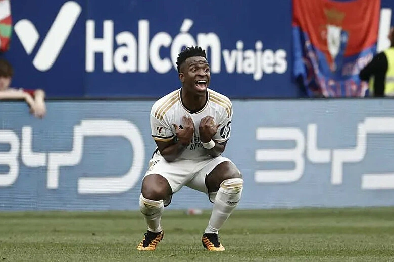 Vinicius lập cú đúp, Real Madrid hơn Barcelona đến 11 điểm - 1