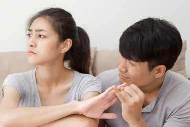 Bị đòi nợ lúc giá vàng tăng cao, chồng "ăn vạ" làm mẹ con tôi khổ sở