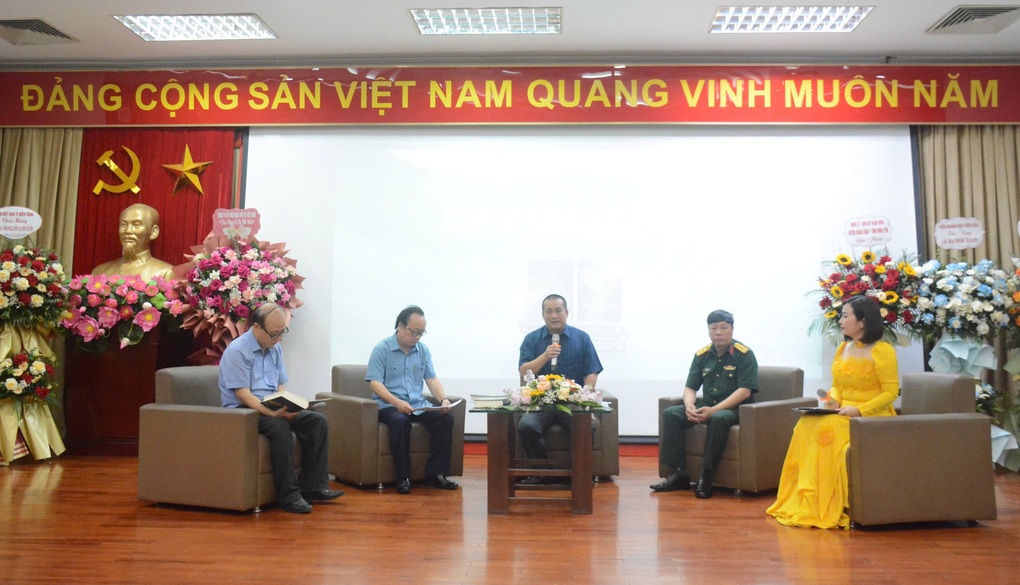 Nhà văn Hữu Ước khâm phục sức viết của nhà nghiên cứu Nguyễn Xuân Tuấn - 2 Nhà văn Hữu Ước khâm phục sức viết của nhà nghiên cứu Nguyễn Xuân Tuấn - 2